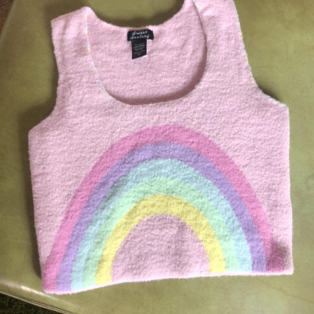 Rainbow 🌈 fluff tank - Picture 8 of 8